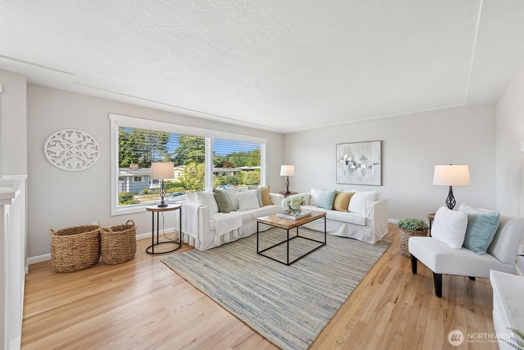 Photo of 918 Daley Street, Edmonds, WA 98020 (MLS # 2409107)