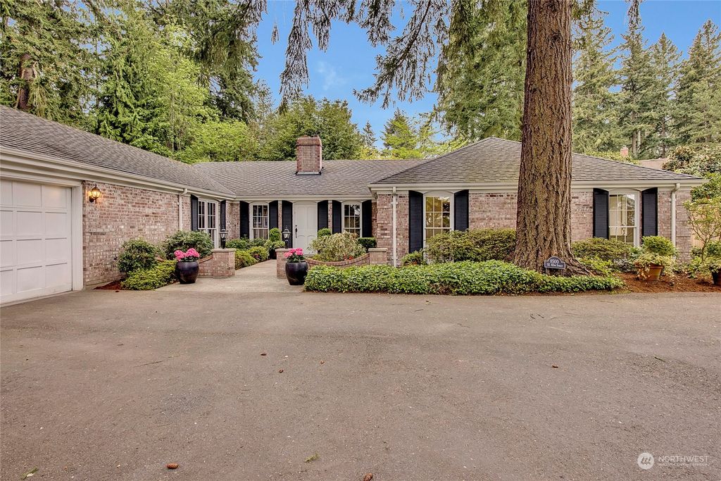 Photo of 8500 SE 82nd Street, Mercer Island, WA 98040 (MLS # 2063898)