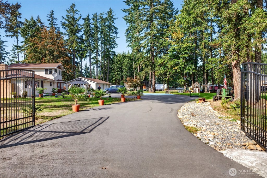 Photo of 15818 SE 287th Street, Kent, WA 98042 (MLS # 2589376)