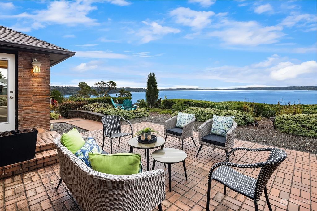 Photo of 11461 Marine View Drive SW, Seattle, WA 98146 (MLS # 2004895)