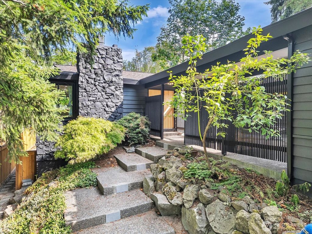 Photo of 17009 17th Avenue W, Lynnwood, WA 98037 (MLS # 2433969)
