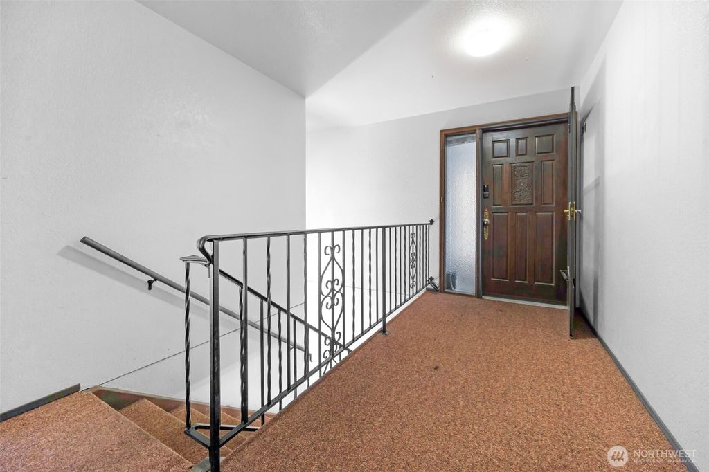 Photo of 17904 23rd Lane NE #E-301, Shoreline, WA 98155 (MLS # 2462901)