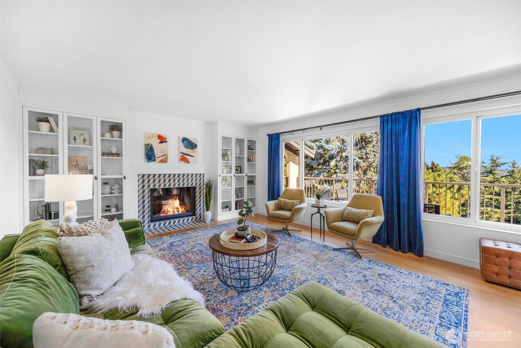 Photo of 17904 23rd Lane NE #E-301, Shoreline, WA 98155 (MLS # 2462901)