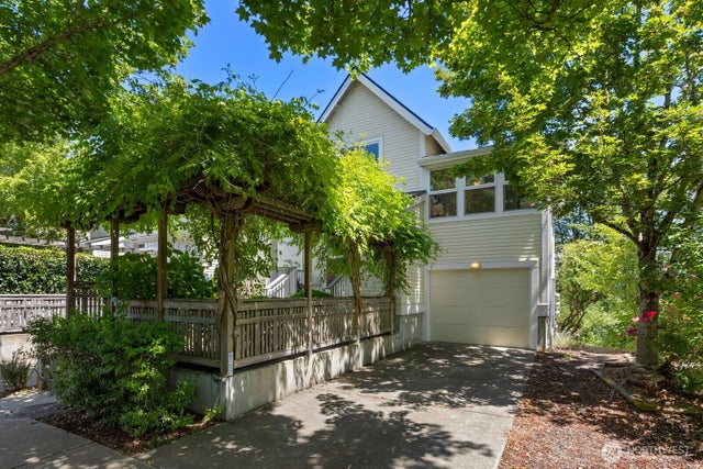 6726 35th Place S, Seattle