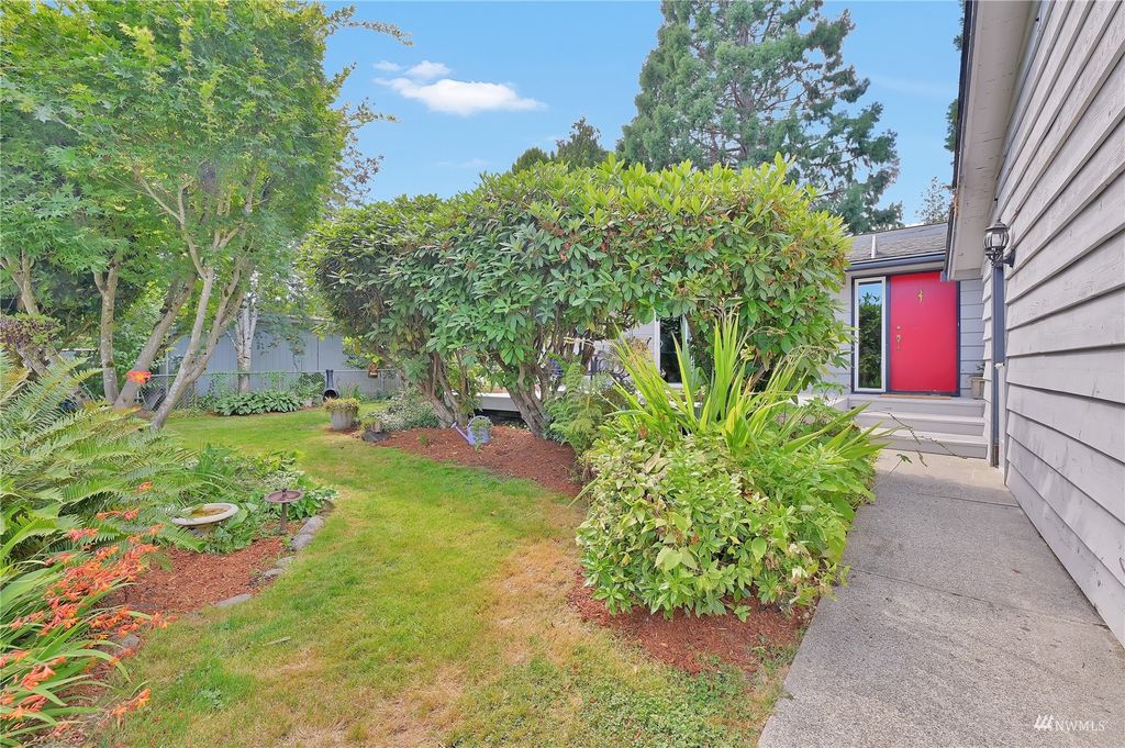 Photo of 17028 11th Place W, Lynnwood, WA 98037 (MLS # 1985032)