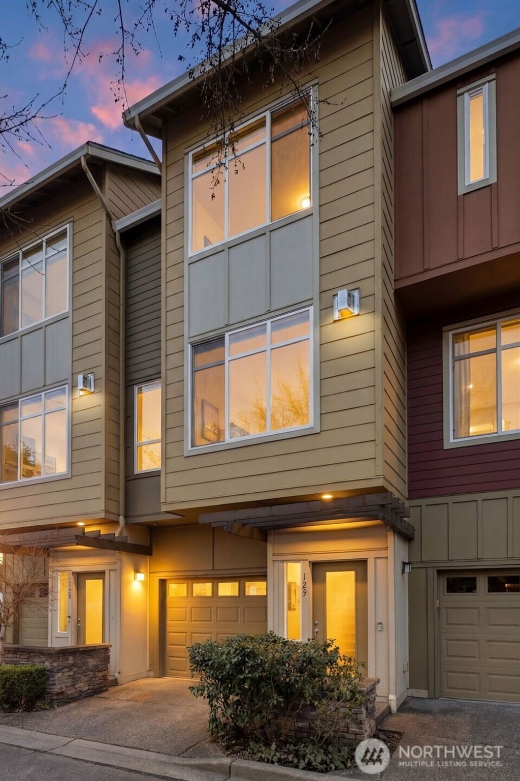 Photo of 129 Cougar Ridge Rd NW Rd #1404, Issaquah, WA 98027 (MLS # 2500364)