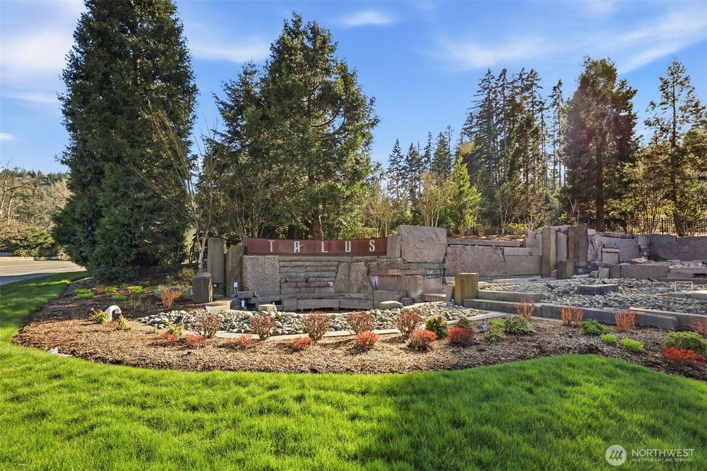 Photo of 129 Cougar Ridge Rd NW Rd #1404, Issaquah, WA 98027 (MLS # 2500364)