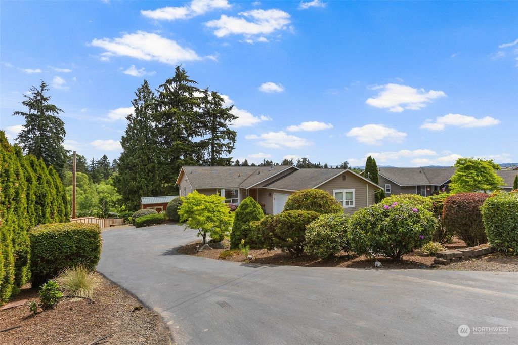 Photo of 5827 S 2nd Avenue, Everett, WA 98208 (MLS # 2252923)