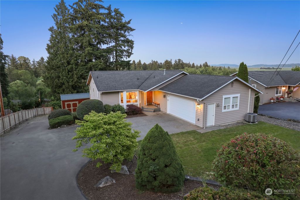 Photo of 5827 S 2nd Avenue, Everett, WA 98208 (MLS # 2252923)