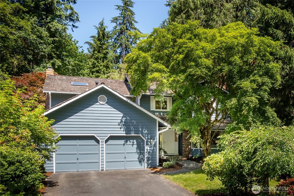 Photo of 24247 NE 5th Place, Sammamish, WA 98074 (MLS # 2389476)