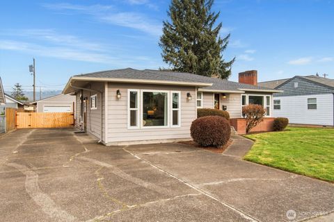 Photo of 2824 Maple Street, Longview, WA 98632 (MLS # 2475636)