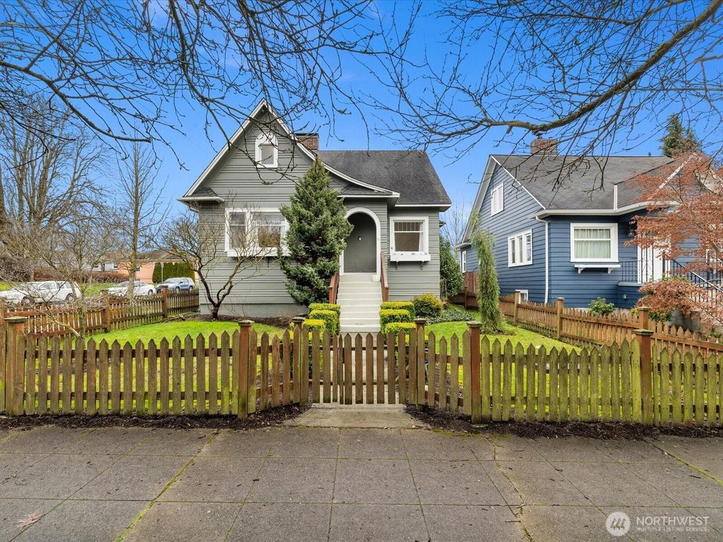 Photo of 1301 Oakes Avenue, Everett, WA 98201 (MLS # 2475693)