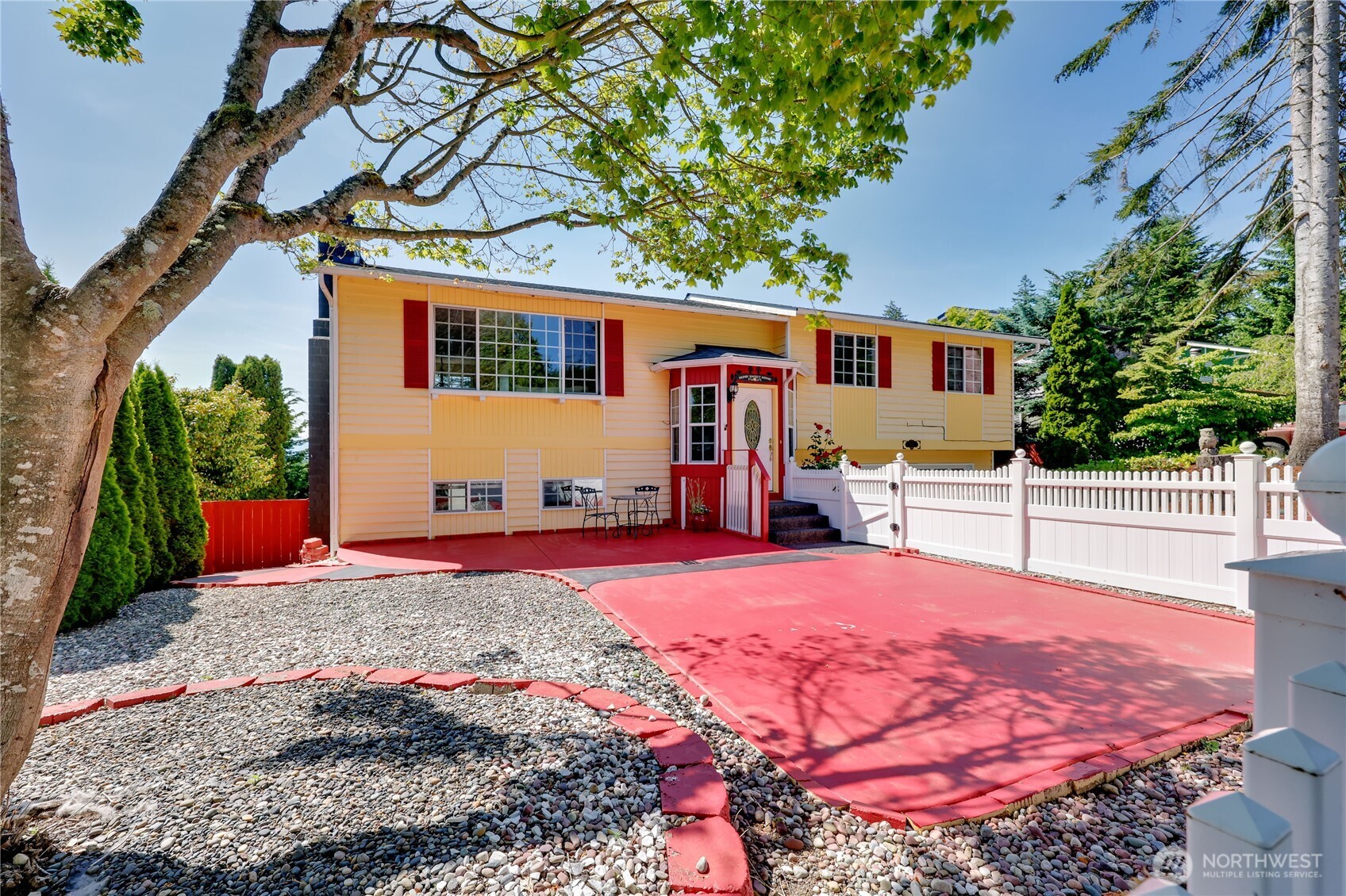 26421 Kingsview Loop NE