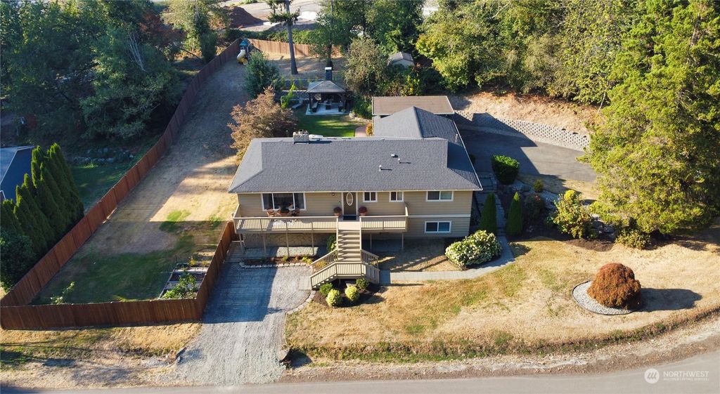 Photo of 17006 18th Place W, Lynnwood, WA 98037 (MLS # 1997581)