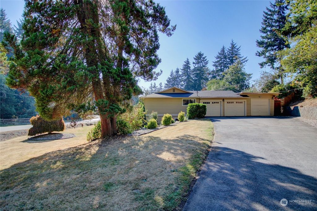 Photo of 17006 18th Place W, Lynnwood, WA 98037 (MLS # 1997581)