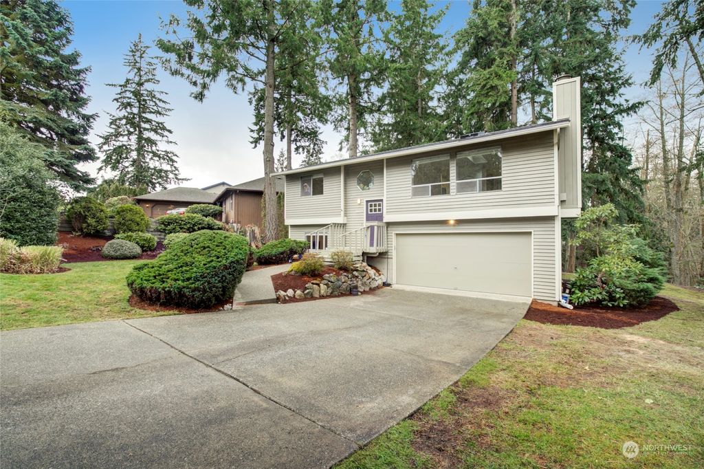 Photo of 10004 50th Place W, Mukilteo, WA 98275 (MLS # 2044412)