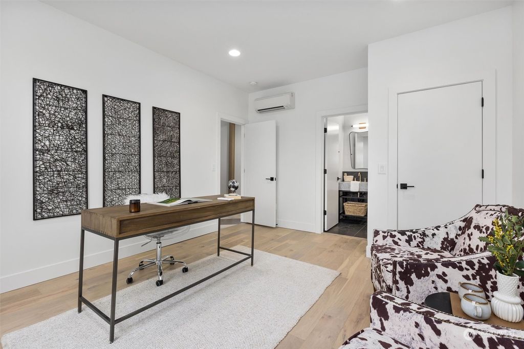 Photo of 1216 N 35th Street, Renton, WA 98056 (MLS # 2043635)