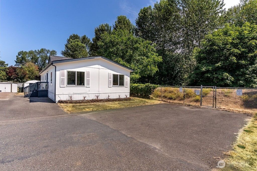 Photo of 1540 Maple Lane #35, Kent, WA 98030 (MLS # 2411427)