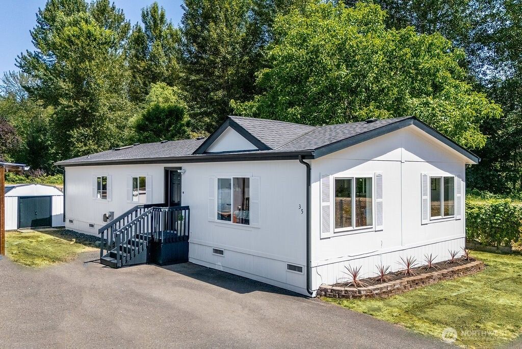 Photo of 1540 Maple Lane #35, Kent, WA 98030 (MLS # 2411427)