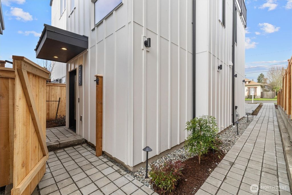 Photo of 945 NW 61st Street, Seattle, WA 98107 (MLS # 2467208)