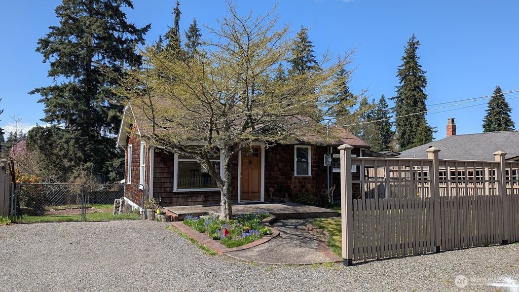 Photo of 15545 Stone Avenue N, Shoreline, WA 98133 (MLS # 2352153)