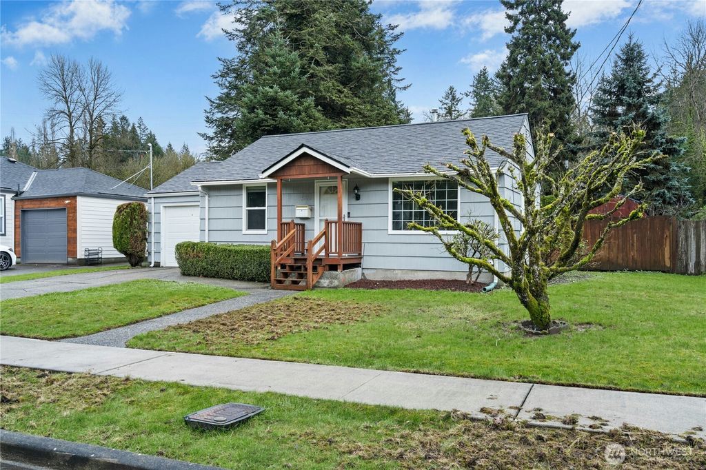 Photo of 3125 SE 6th St, Renton, WA 98058 (MLS # 2466313)