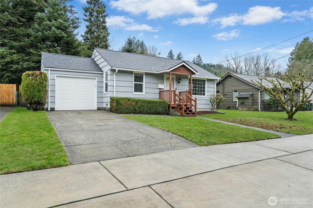 Photo of 3125 SE 6th St, Renton, WA 98058 (MLS # 2466313)