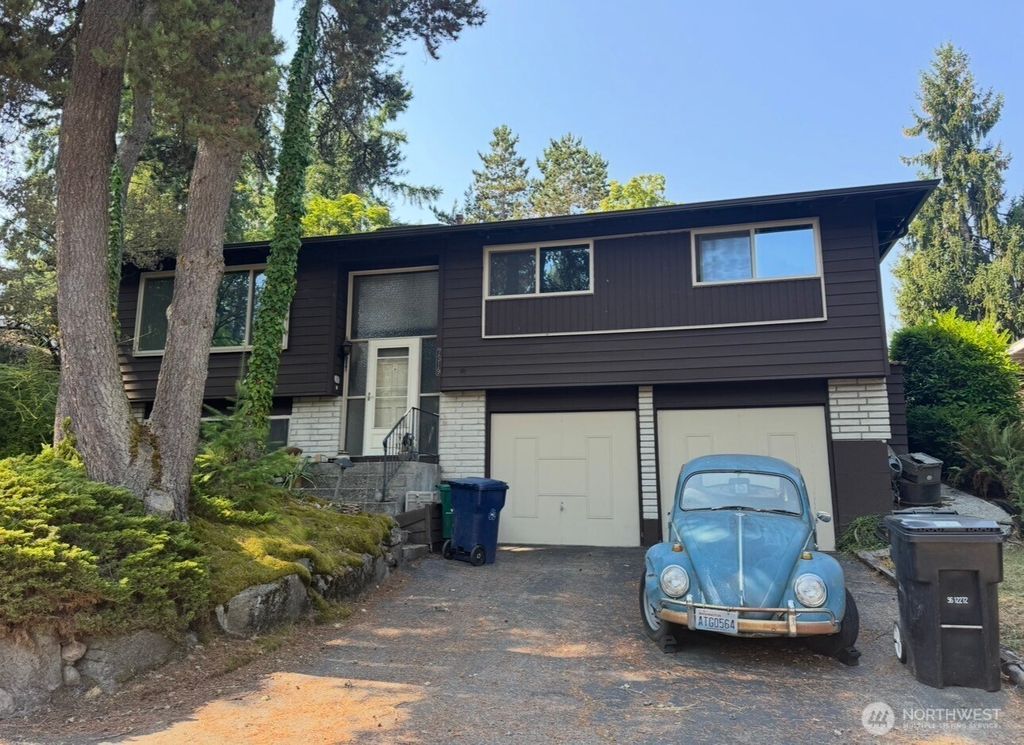 Photo of 7519 143rd Avenue NE, Redmond, WA 98052 (MLS # 2490010)