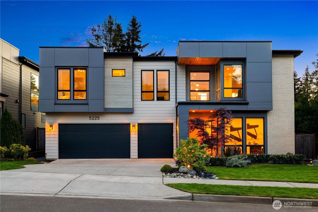 Photo of 5225 114th Ave NE AVE, Kirkland, WA 98033 (MLS # 2521064)