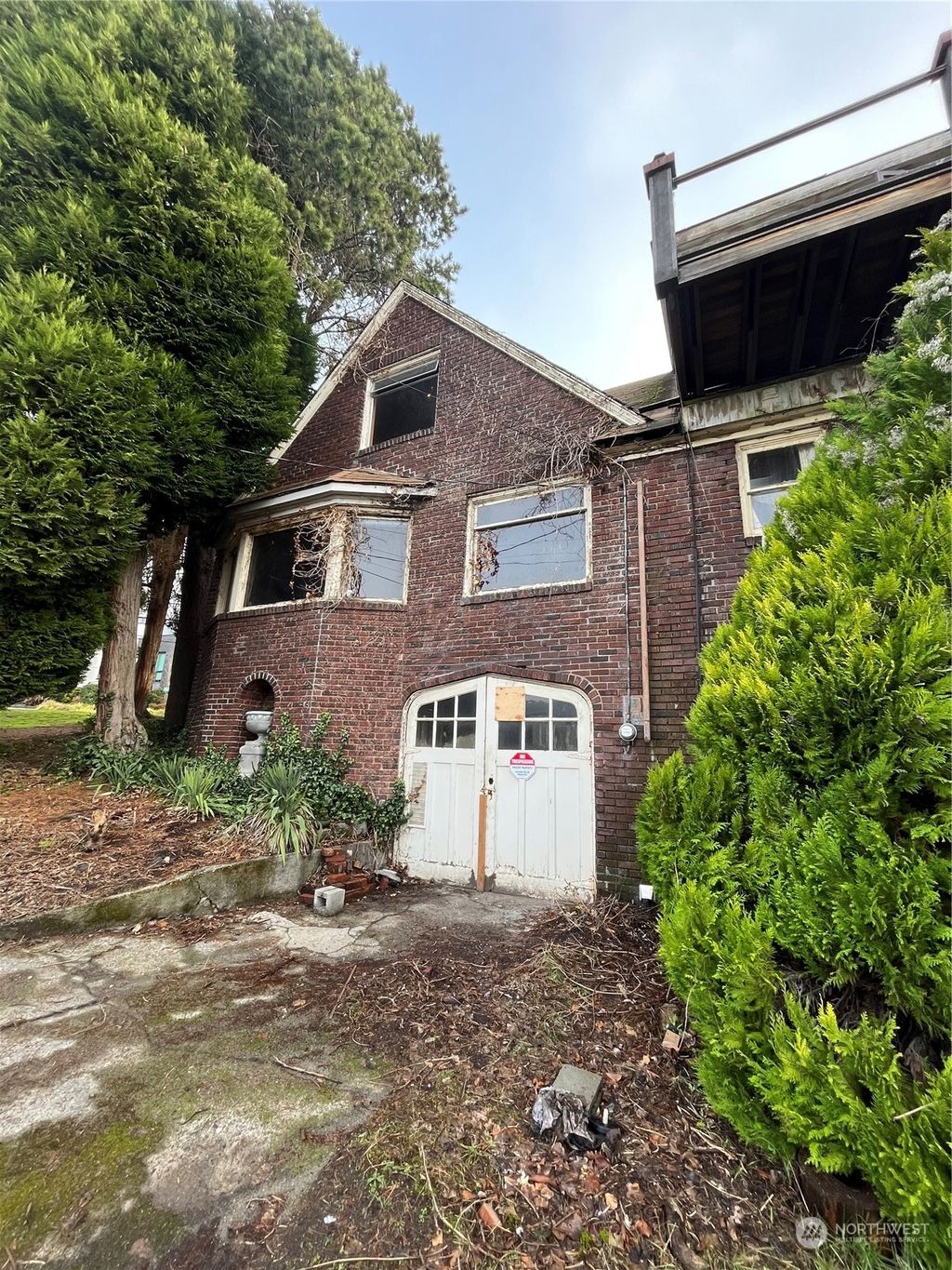 Photo of 915 W Lee Street, Seattle, WA 98119 (MLS # 2029418)