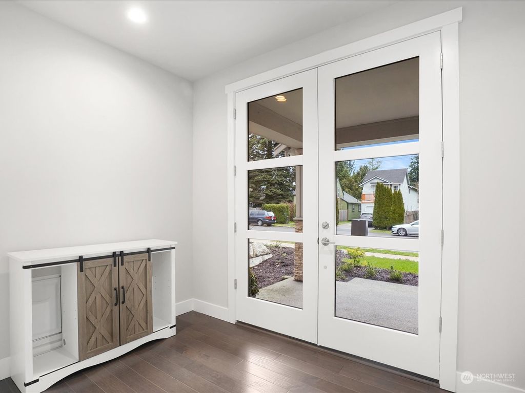 Photo of 810 Lincoln Avenue, Snohomish, WA 98290 (MLS # 2238665)