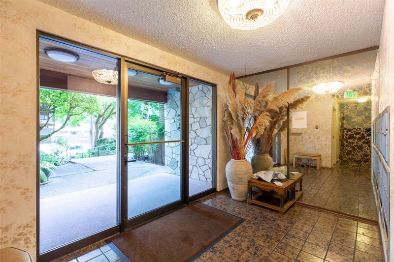 13433 Roosevelt Way N 102