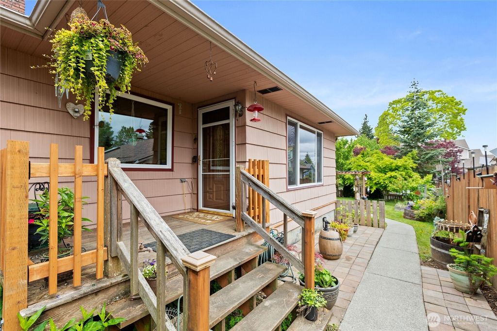 Photo of 210 79th Place SW, Everett, WA 98203 (MLS # 2378266)