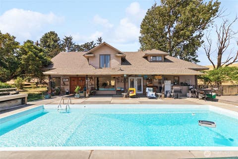 Photo of 608 S Benge-Washtucna Road, Washtucna, WA 99371 (MLS # 2567275)