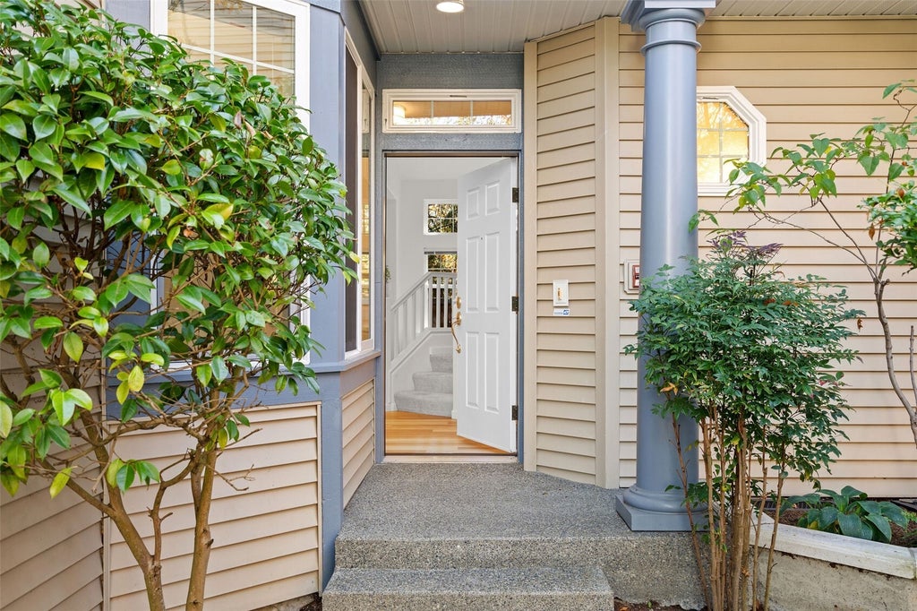 Photo of 4627 NE 6th Court #4627, Renton, WA 98059 (MLS # 2597966)