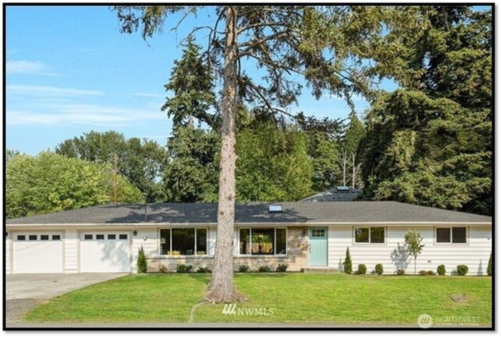 Photo of 18412 80th Avenue NE, Kenmore, WA 98028 (MLS # 2527406)