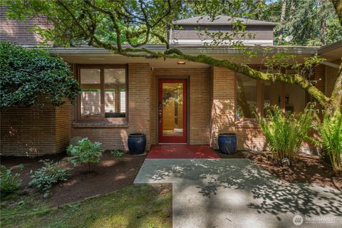 Photo of 1207 NE 140th Street, Seattle, WA 98125 (MLS # 2520159)