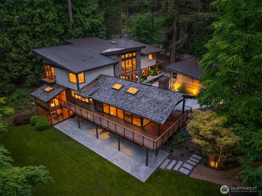 Photo of 12741 NE 39th Street, Bellevue, WA 98005 (MLS # 2425590)