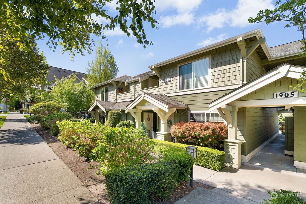 Photo of 1905 24th Avenue NE #201, Issaquah, WA 98029 (MLS # 2063218)