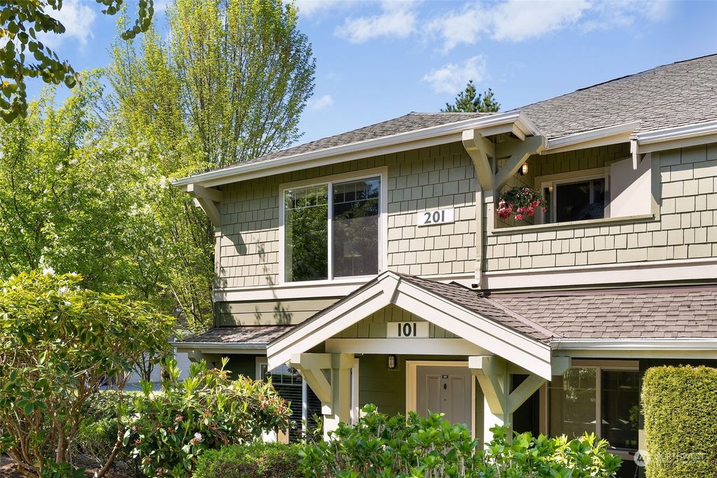 Photo of 1905 24th Avenue NE #201, Issaquah, WA 98029 (MLS # 2063218)
