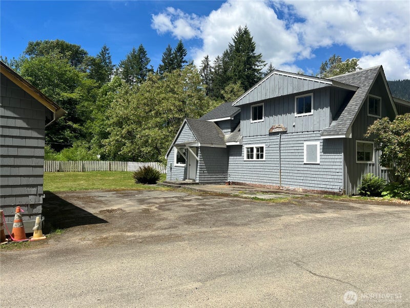 6467 US Highway 101
