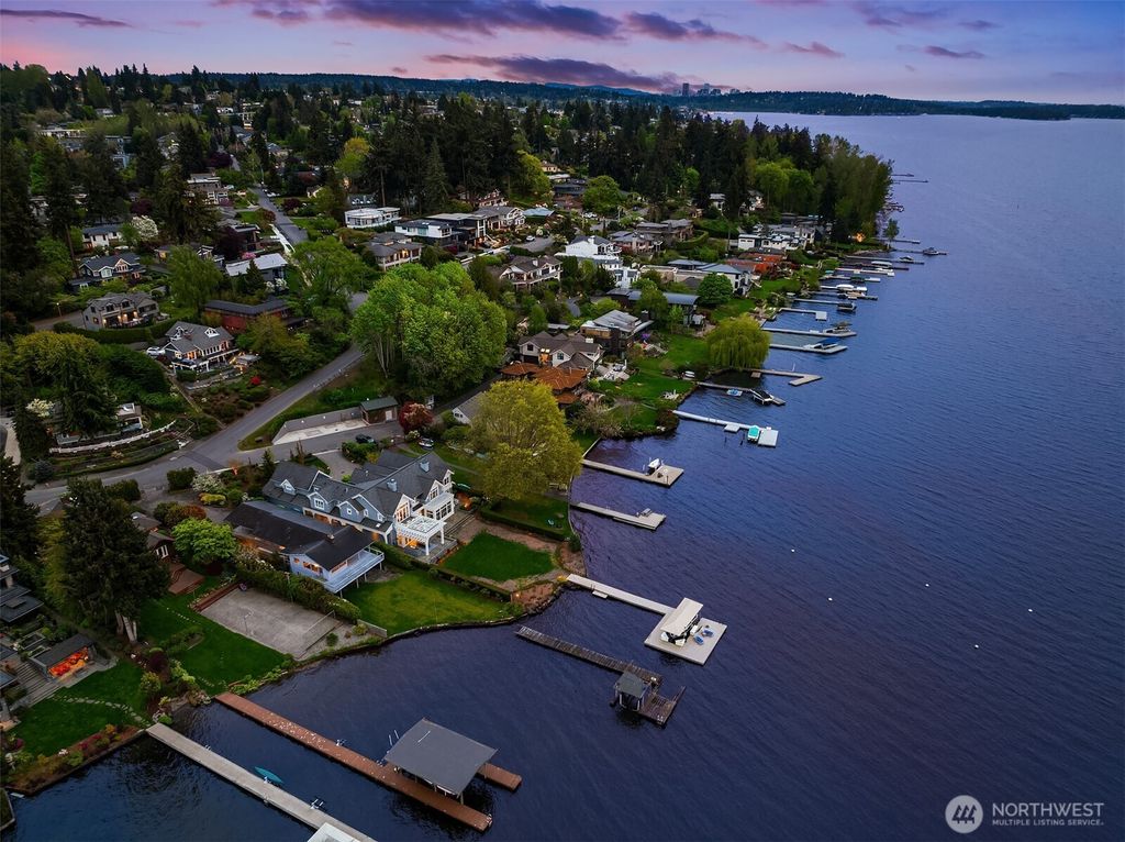Photo of 1811 1/2 10th Street W, Kirkland, WA 98033 (MLS # 2514108)