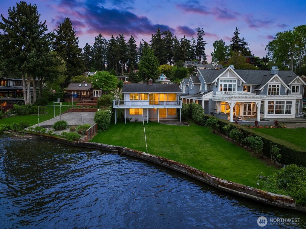 Photo of 1811 1/2 10th Street W, Kirkland, WA 98033 (MLS # 2514108)