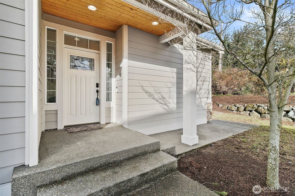 Photo of 1310 N 27th Court, Renton, WA 98056 (MLS # 2335393)