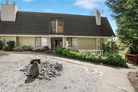 Photo of 9907 NE 124th Street #813, Kirkland, WA 98034 (MLS # 2519814)