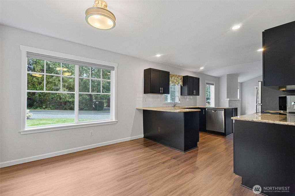 listing image 9368000564521870390