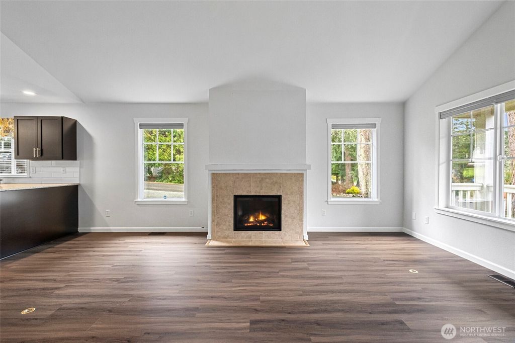 listing image 9360298473860728407