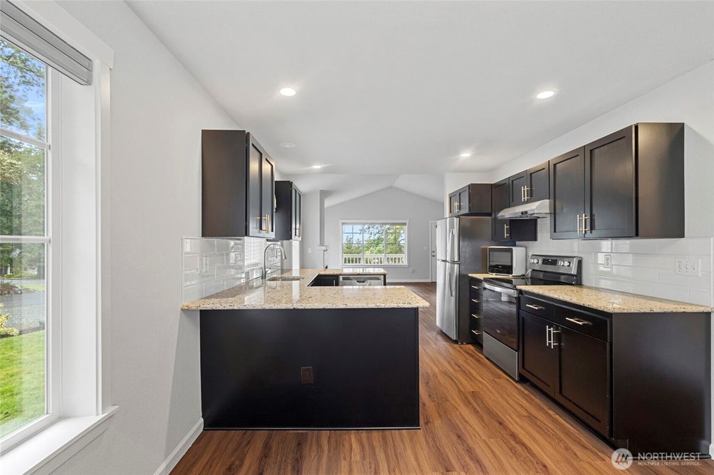 listing image 9367430380485667357