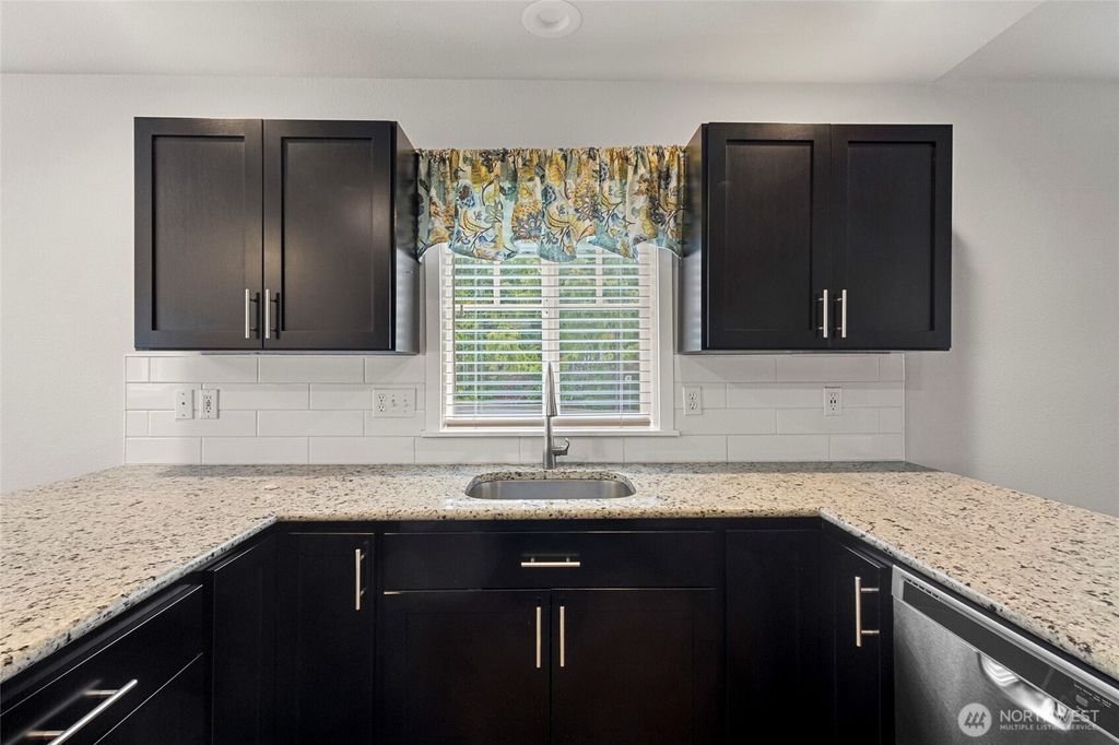 listing image 9361628462069370168