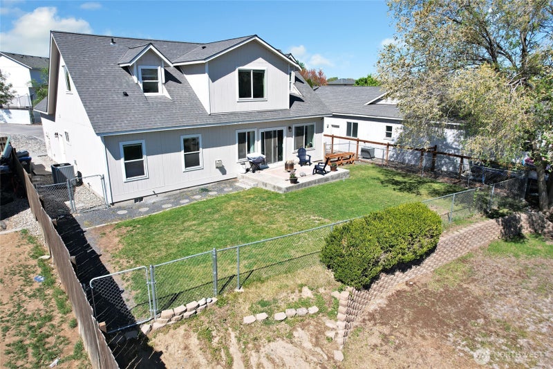 901 W Windrose Drive